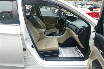 2013 Honda Accord EX-L w/Navi   - Photo 14 - Newark, NJ 07104