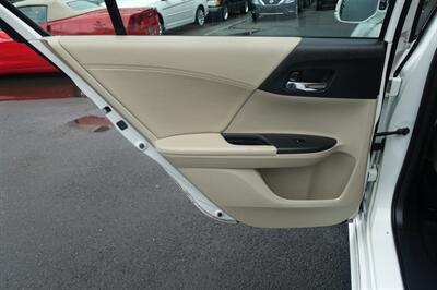 2013 Honda Accord EX-L w/Navi   - Photo 12 - Newark, NJ 07104