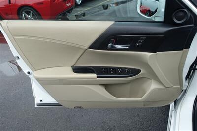 2013 Honda Accord EX-L w/Navi   - Photo 10 - Newark, NJ 07104