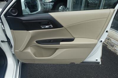 2013 Honda Accord EX-L w/Navi   - Photo 15 - Newark, NJ 07104