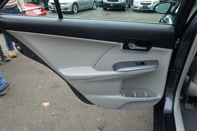 2012 Toyota Camry Hybrid XLE   - Photo 12 - Newark, NJ 07104