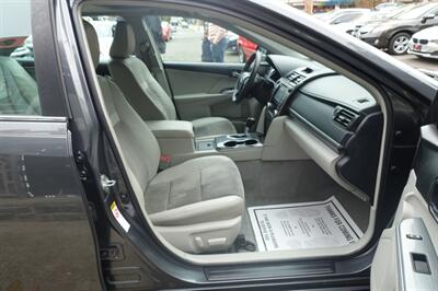 2012 Toyota Camry Hybrid XLE   - Photo 14 - Newark, NJ 07104