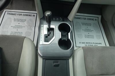 2012 Toyota Camry Hybrid XLE   - Photo 19 - Newark, NJ 07104