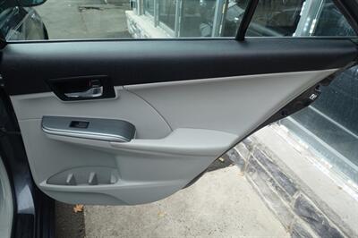 2012 Toyota Camry Hybrid XLE   - Photo 17 - Newark, NJ 07104