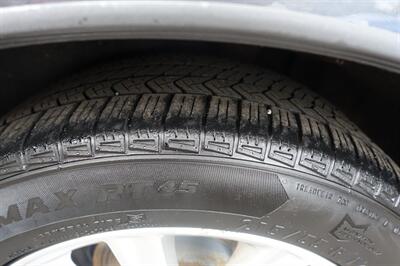 2012 Toyota Camry Hybrid XLE   - Photo 25 - Newark, NJ 07104