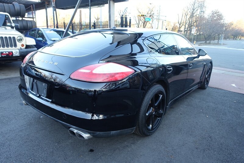 2013 Porsche Panamera S photo 5