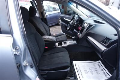 2013 Subaru Outback 2.5i Premium   - Photo 14 - Newark, NJ 07104