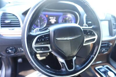 2017 Chrysler 300C Platinum   - Photo 29 - Newark, NJ 07104