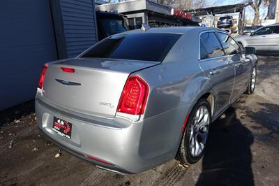 2017 Chrysler 300C Platinum   - Photo 8 - Newark, NJ 07104