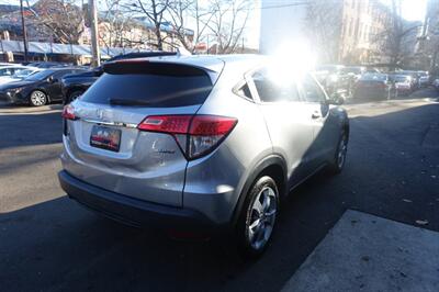2020 Honda HR-V LX - Photo 8 - Newark, NJ 07104