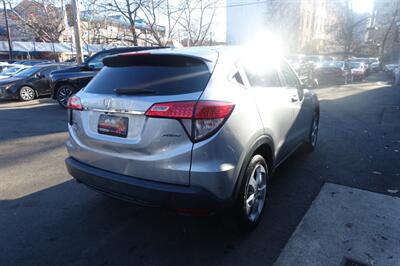 2020 Honda HR-V LX - Photo 5 - Newark, NJ 07104