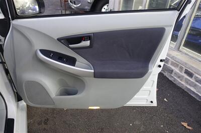 2010 Toyota Prius   - Photo 15 - Newark, NJ 07104