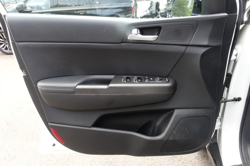 2020 Kia Sportage S photo 9
