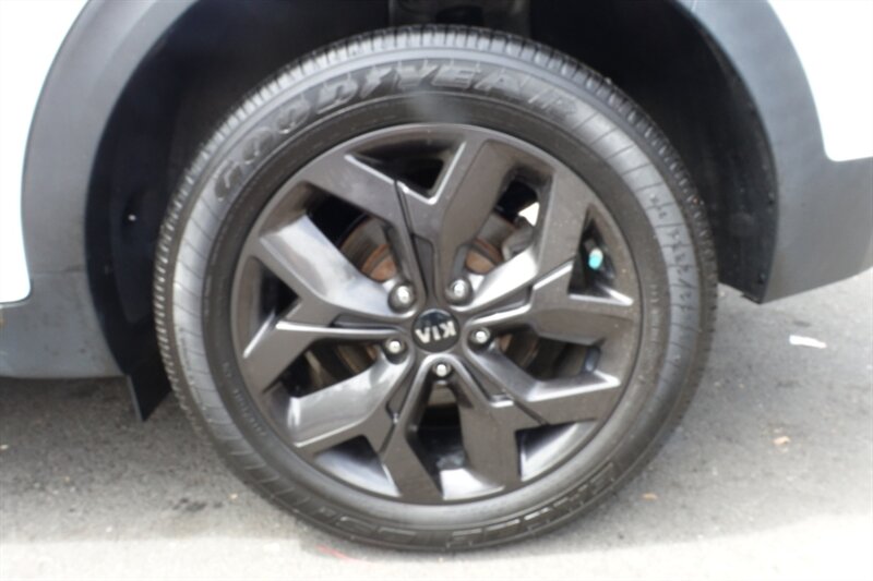 2020 Kia Sportage S photo 24