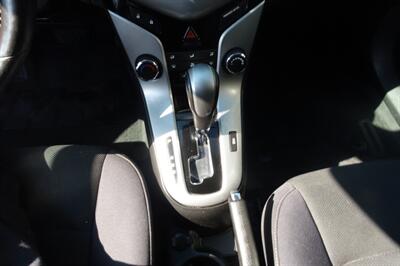 2013 Chevrolet Cruze LT Turbo - Photo 19 - Newark, NJ 07104
