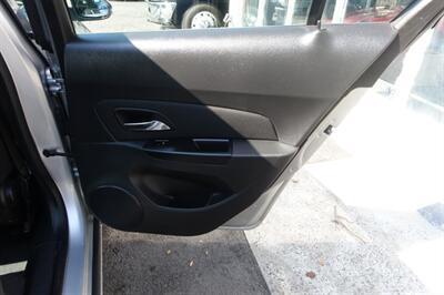 2013 Chevrolet Cruze LT Turbo - Photo 17 - Newark, NJ 07104