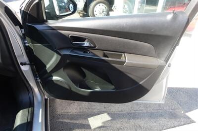 2013 Chevrolet Cruze LT Turbo - Photo 15 - Newark, NJ 07104