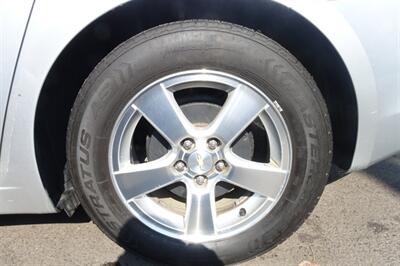 2013 Chevrolet Cruze LT Turbo - Photo 22 - Newark, NJ 07104