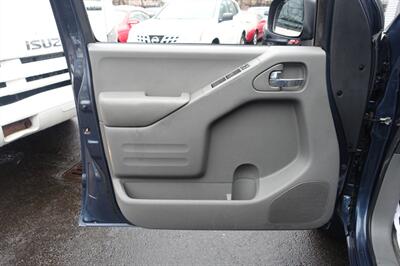2017 Nissan Frontier SV   - Photo 10 - Newark, NJ 07104
