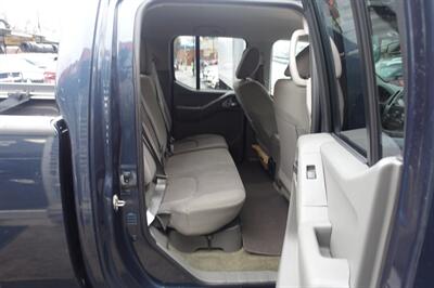 2017 Nissan Frontier SV   - Photo 16 - Newark, NJ 07104