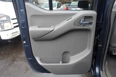 2017 Nissan Frontier SV   - Photo 12 - Newark, NJ 07104