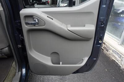 2017 Nissan Frontier SV   - Photo 17 - Newark, NJ 07104