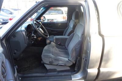 2001 Chevrolet S-10   - Photo 9 - Newark, NJ 07104
