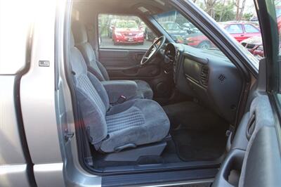 2001 Chevrolet S-10   - Photo 14 - Newark, NJ 07104