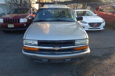 2001 Chevrolet S-10   - Photo 2 - Newark, NJ 07104