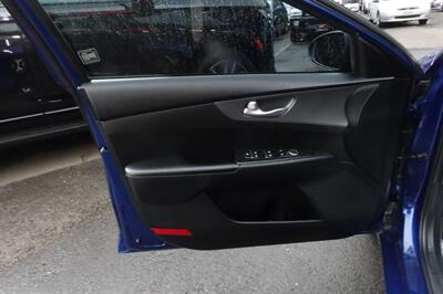 2019 Kia Forte LXS   - Photo 10 - Newark, NJ 07104