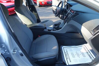 2013 Hyundai SONATA GLS   - Photo 14 - Newark, NJ 07104