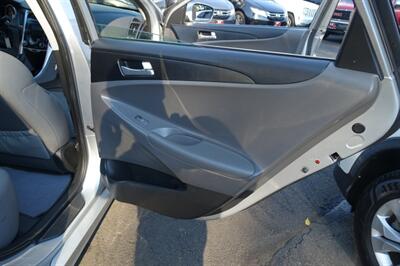 2013 Hyundai SONATA GLS   - Photo 17 - Newark, NJ 07104