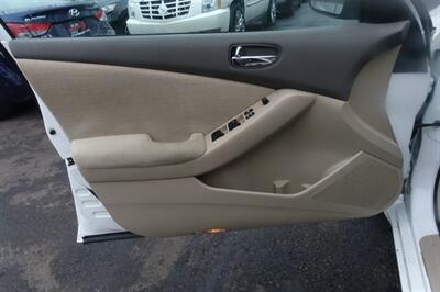 2012 Nissan Altima 2.5 S   - Photo 10 - Newark, NJ 07104