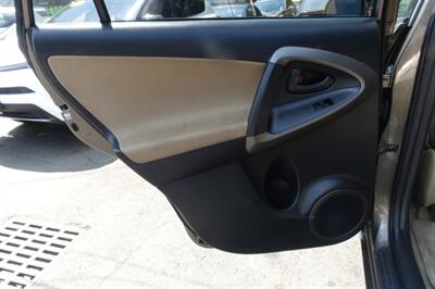 2012 Toyota RAV4   - Photo 12 - Newark, NJ 07104