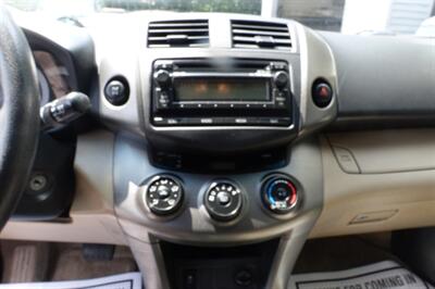 2012 Toyota RAV4   - Photo 18 - Newark, NJ 07104