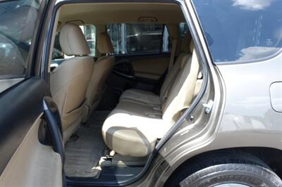 2012 Toyota RAV4   - Photo 11 - Newark, NJ 07104