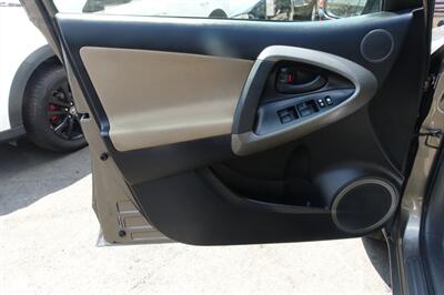 2012 Toyota RAV4   - Photo 10 - Newark, NJ 07104