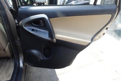 2012 Toyota RAV4   - Photo 17 - Newark, NJ 07104