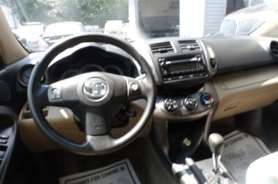 2012 Toyota RAV4   - Photo 13 - Newark, NJ 07104