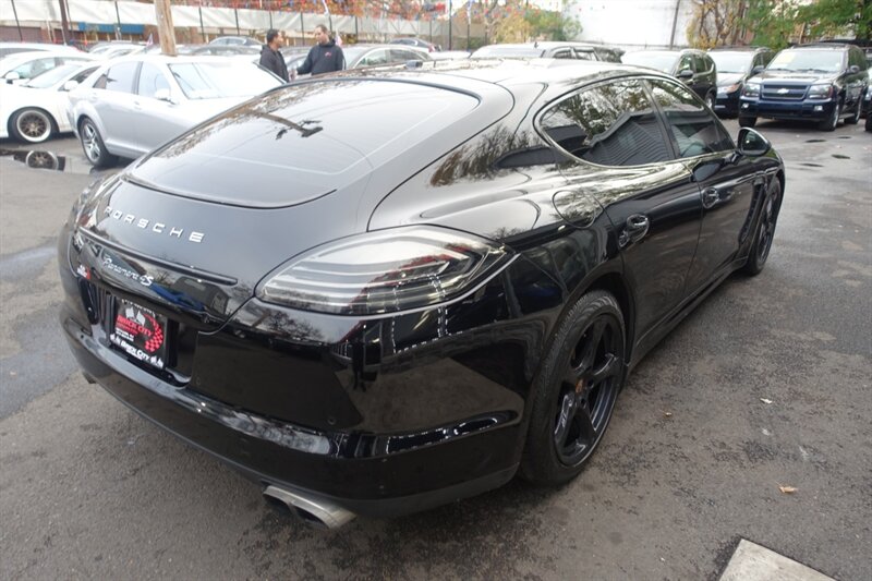 2013 Porsche Panamera 4S photo 4