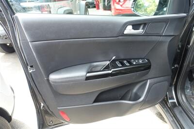 2020 Kia Sportage EX - Photo 14 - Newark, NJ 07104