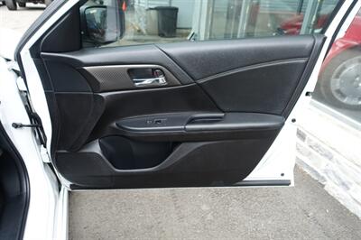 2016 Honda Accord Sport   - Photo 15 - Newark, NJ 07104