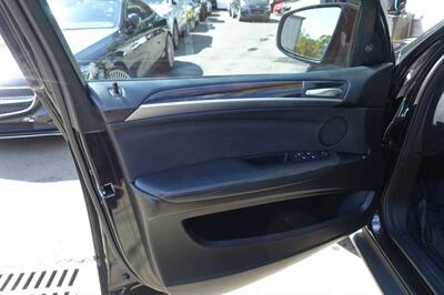 2012 BMW X5 xDrive35i - Photo 11 - Newark, NJ 07104