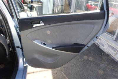 2013 Hyundai ACCENT GLS - Photo 17 - Newark, NJ 07104