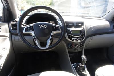 2013 Hyundai ACCENT GLS - Photo 13 - Newark, NJ 07104