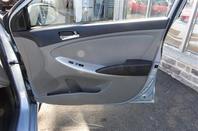 2013 Hyundai ACCENT GLS - Photo 15 - Newark, NJ 07104