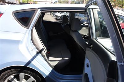 2013 Hyundai ACCENT GLS - Photo 16 - Newark, NJ 07104