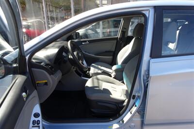 2013 Hyundai ACCENT GLS - Photo 9 - Newark, NJ 07104