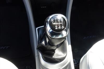 2013 Hyundai ACCENT GLS - Photo 19 - Newark, NJ 07104