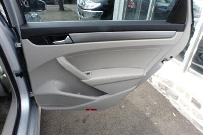 2015 Volkswagen Passat 1.8T S   - Photo 17 - Newark, NJ 07104